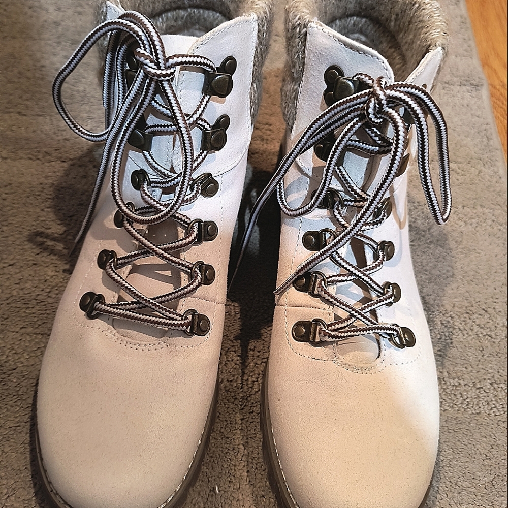 Women's Cliffs Size 9.5 Off White Lace-Up Boots